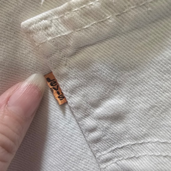 Vintage Levi's 951 Relaxed Fit Distressed Denim Shorts White Heart Orange Tab 10 - Picture 8 of 10